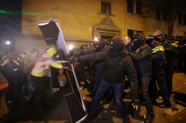 Georgian police stage new crackdown on pro-EU protestors