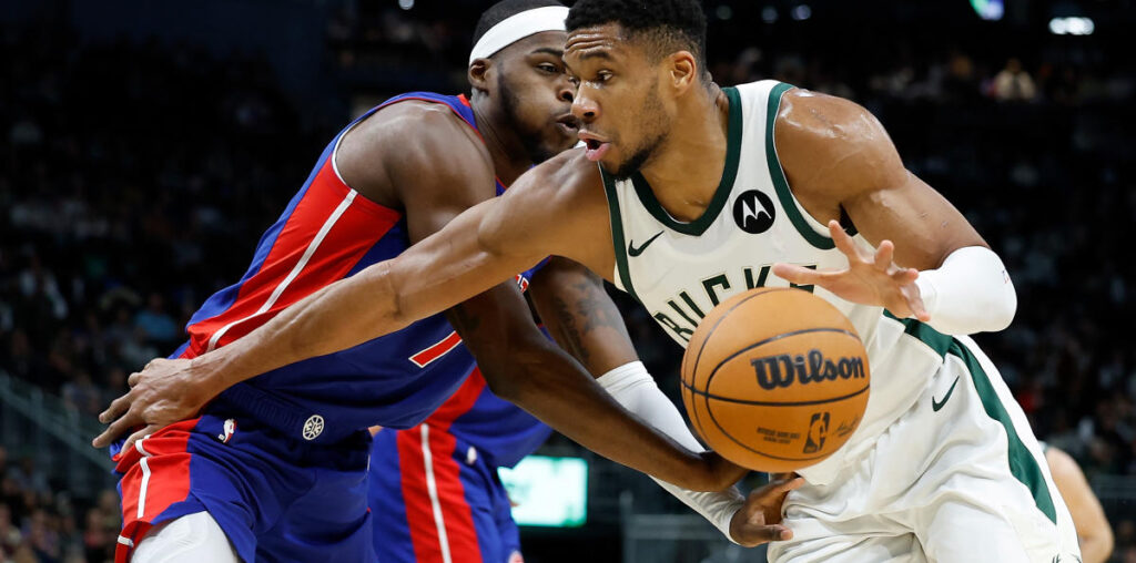 Giannis Antetokounmpo scores NBA season-high 59, rallies Bucks from 18-point deficit past Pistons