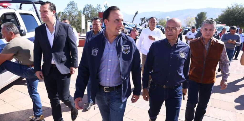 Gobernador de Coahuila entrega patrullas, armas y becas para reforzar seguridad