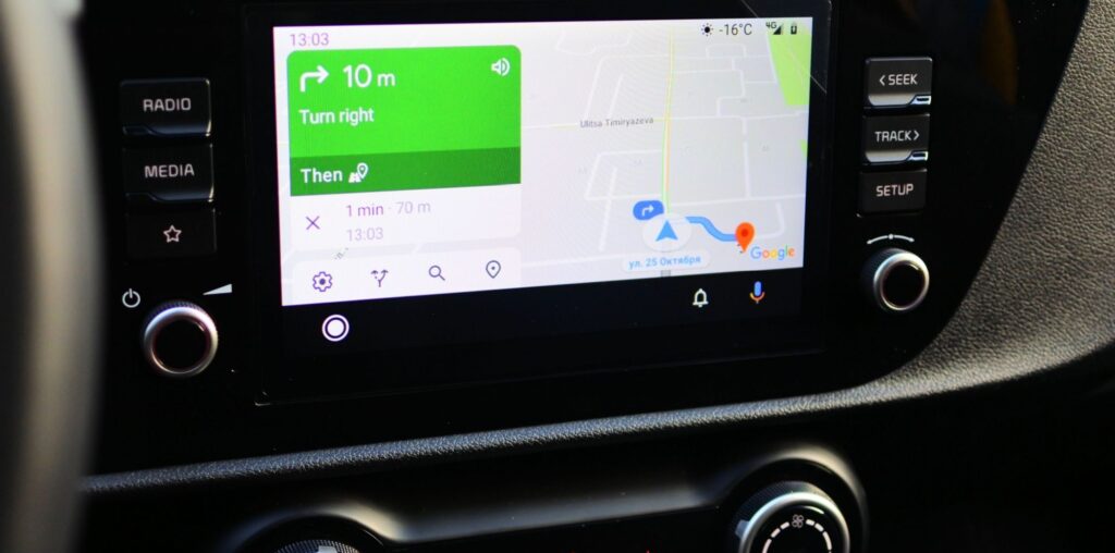 Google Maps Is Making It Easier to Warn Fellow Motorists If There's a Cop on the Road