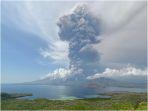 Gunung Lewotobi Laki-laki Erupsi, Wisatawan Sewa Speedboat Tinggalkan Labuan Bajo