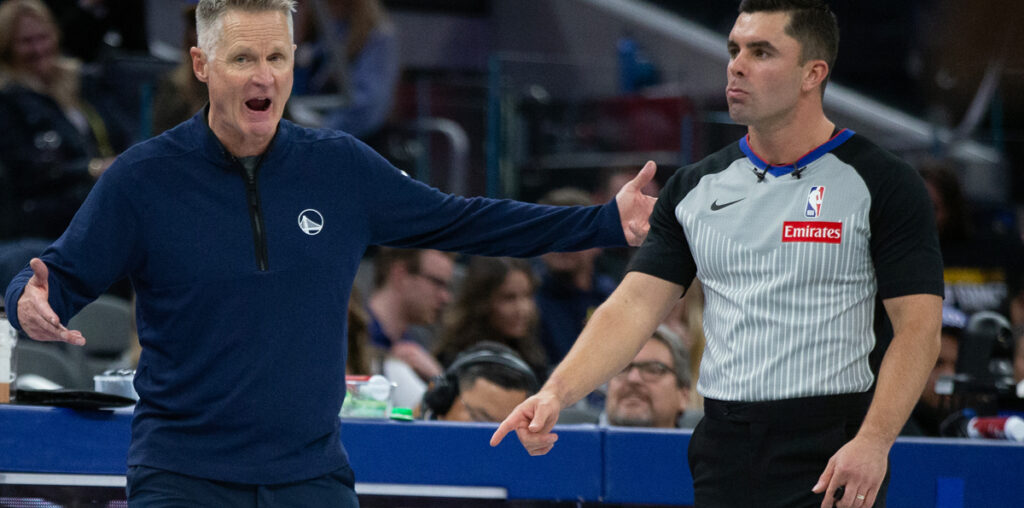 Heated Kerr avoids criticizing officiating after yelling at ref