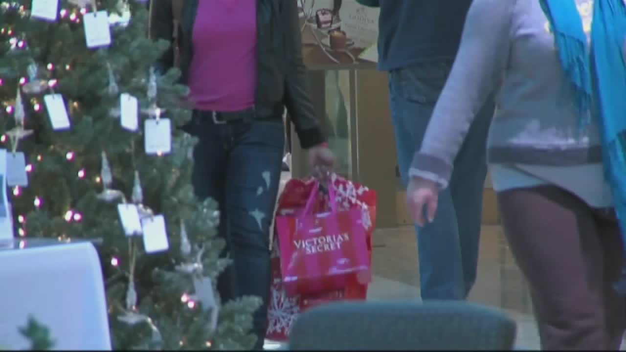 Here’s how much Minnesotans will spend on holiday shopping this year