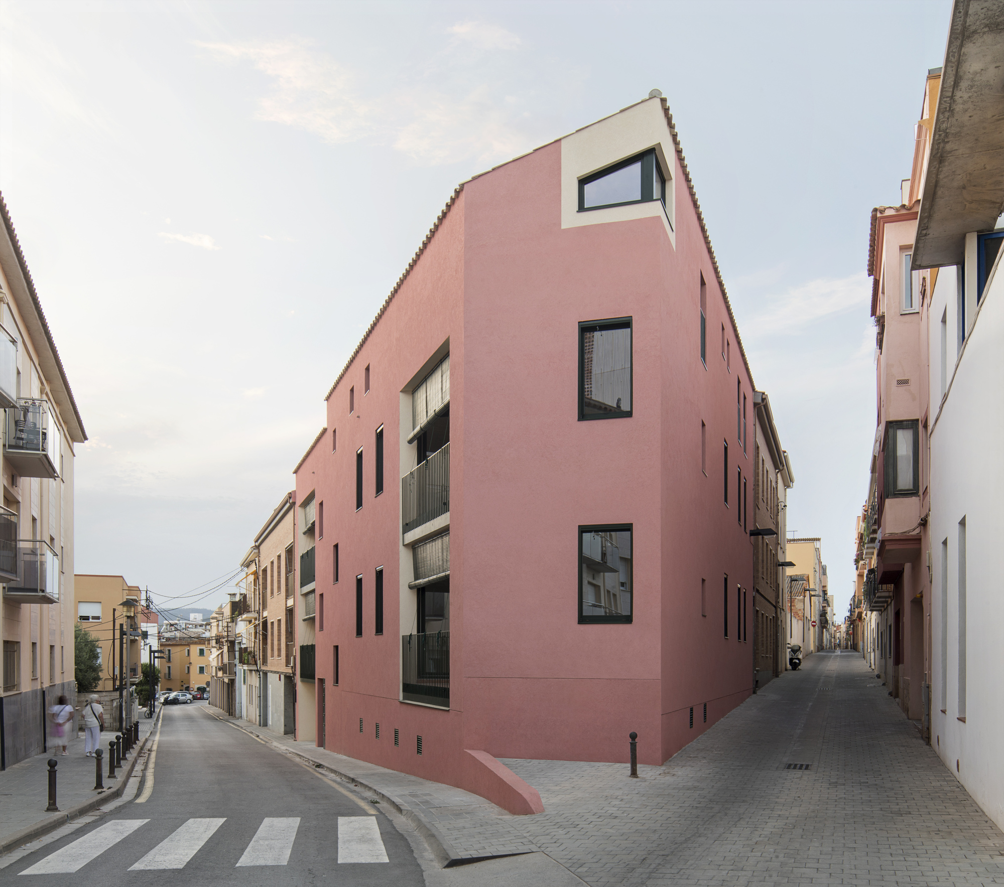 Housing Near the Lighthouse / Joaquim Sellas