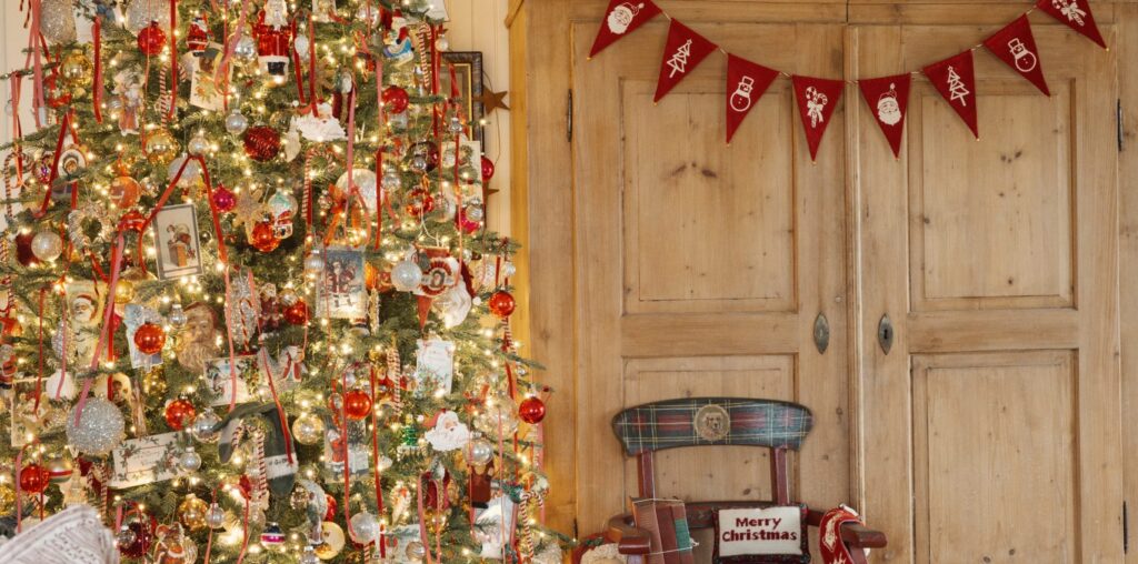 How to Add Old-Fashioned Vibes to Your Christmas Decor