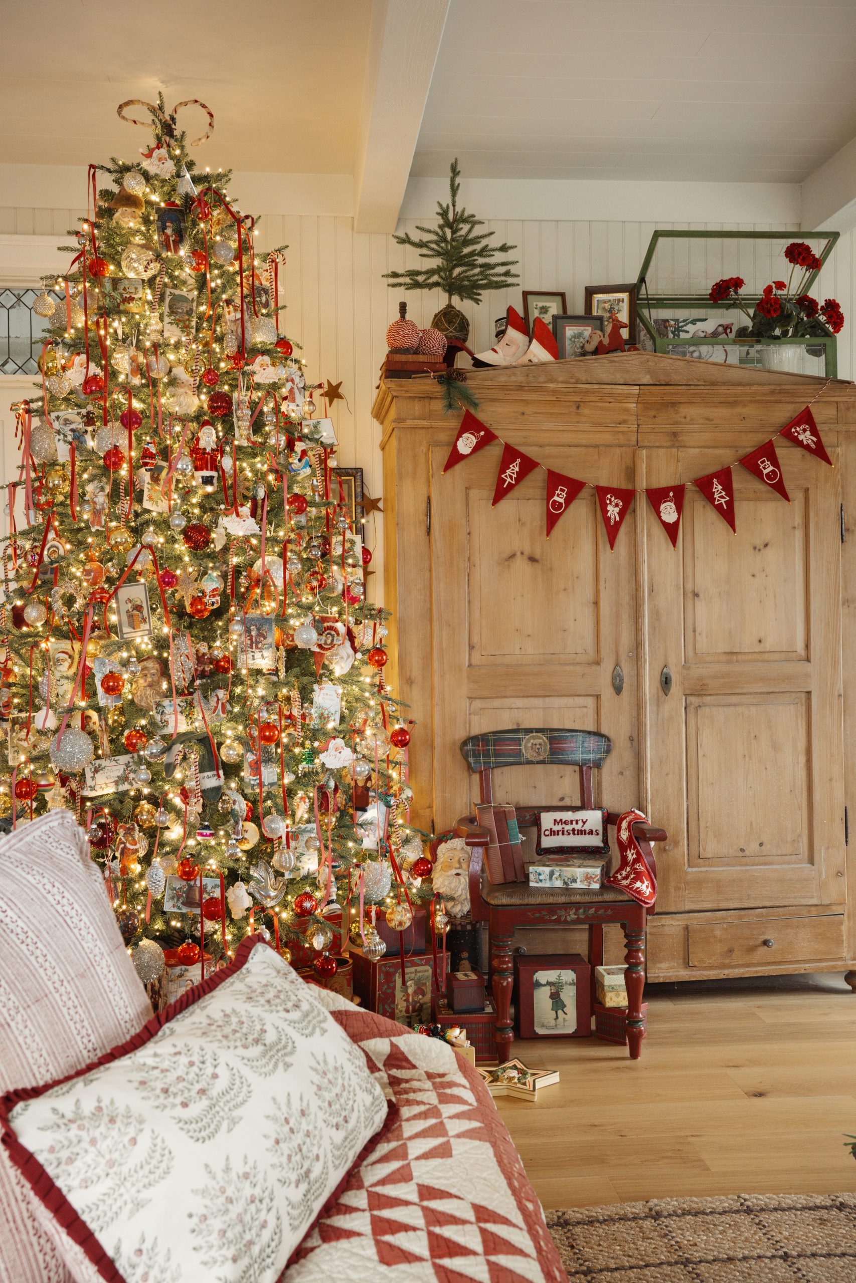 How to Add Old-Fashioned Vibes to Your Christmas Decor