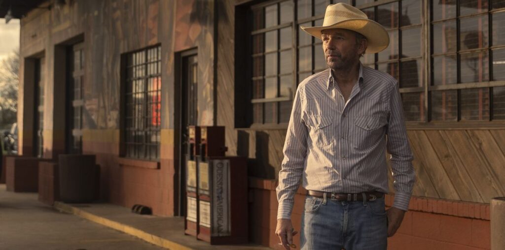 Tommy Norris (Billy Bob Thornton) wearing a stetson in Landman