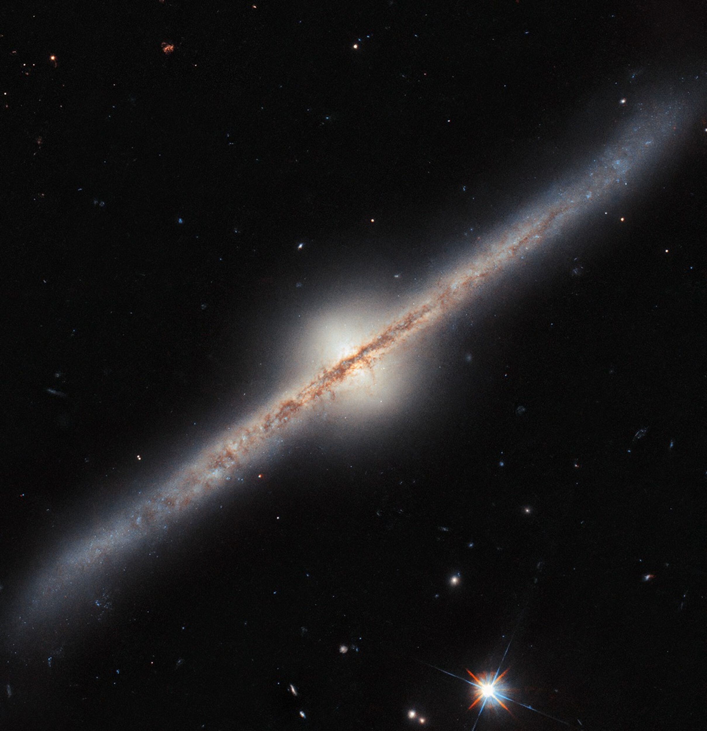 Hubble Captures an Edge-On Spiral with Curve Appeal – NASA Science