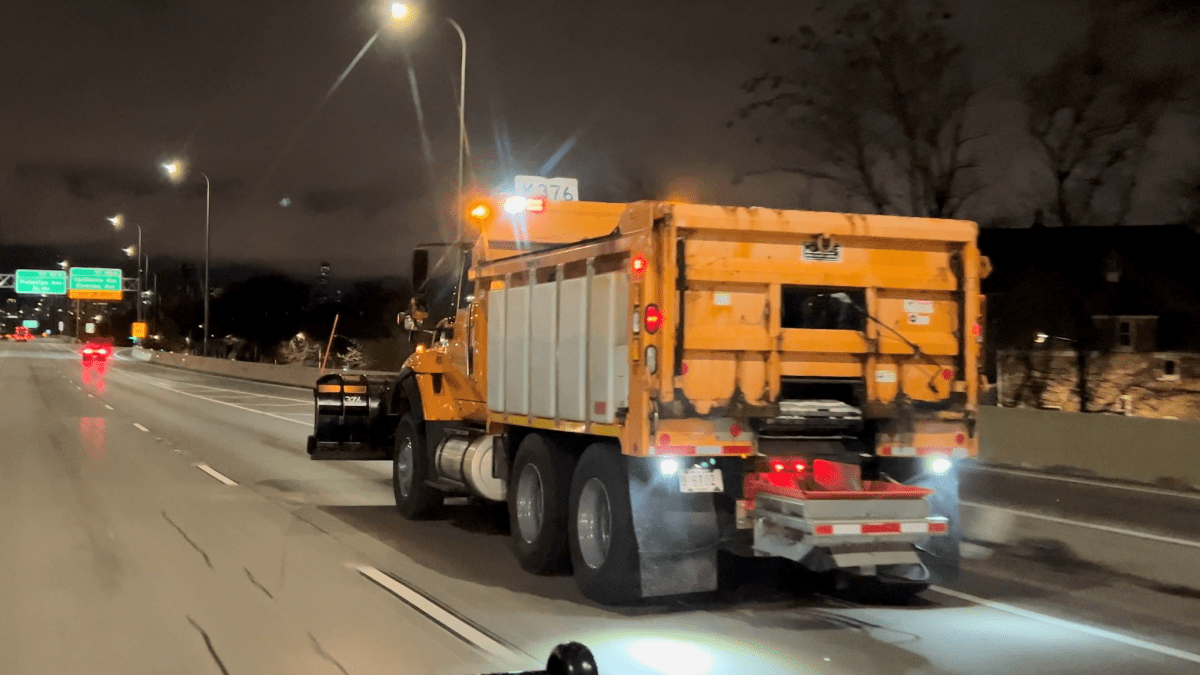 Illinois winter road conditions: Slippery roads, reduced visibility expected as snow moves in