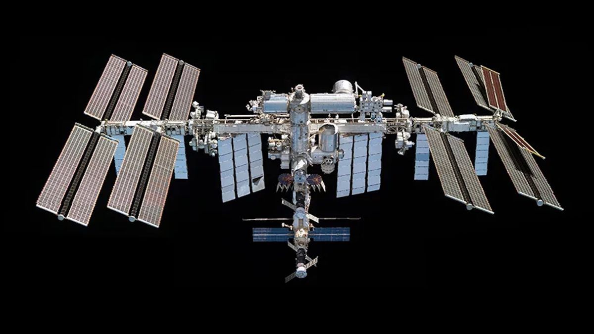 International Space Station dodges 2nd piece of space junk in 6 days