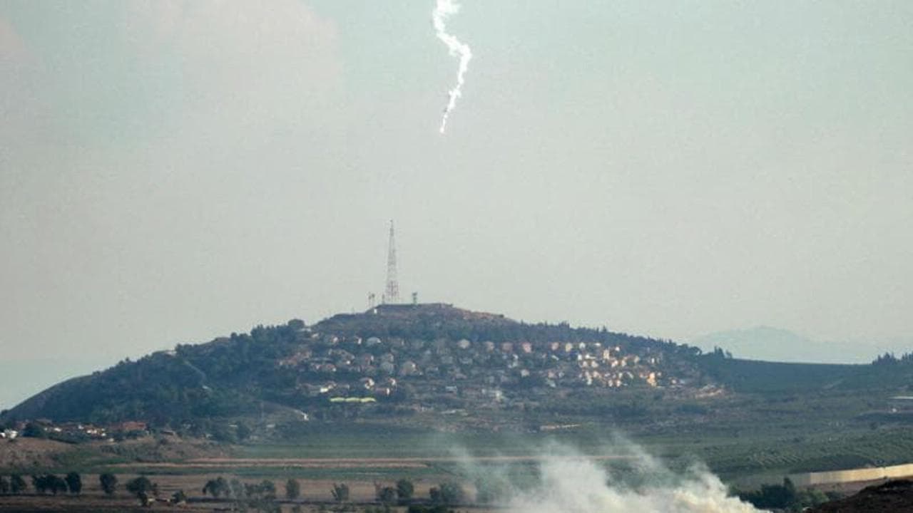 Israele in guerra, le notizie di oggi. Hezbollah rivendica il lancio di razzi su una base di intelligence a Tel Aviv. Il Pentagono dispiega altre forze in Medio Oriente