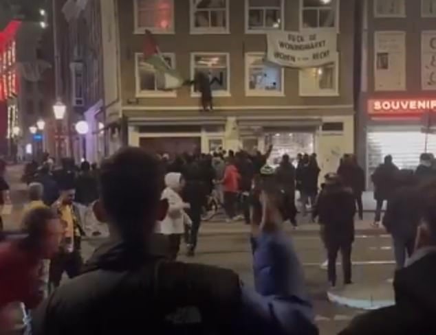 Israeli football hooligans tear down Palestine flags in Amsterdam as taxi drivers 'fight back' in night of chaos ahead of Maccabi Tel Aviv's visit to Ajax