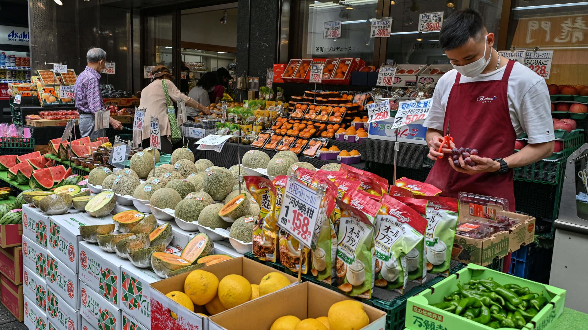 Japan’s October headline inflation rate falls, but economists still see BOJ rate hike on the table