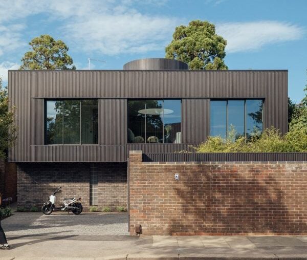 Jason Good Architecture tops London home with patinated copper "top hat"