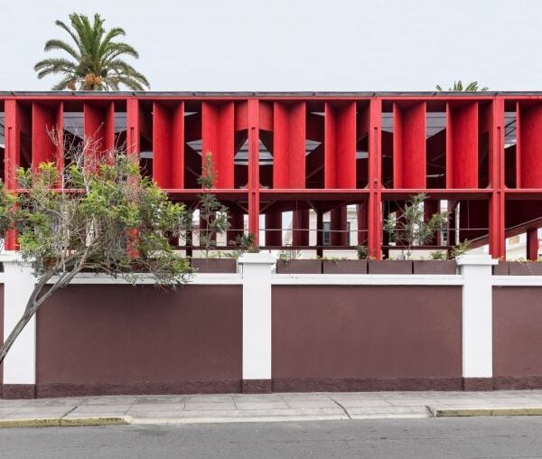 K+M Arquitectura y Urbanismo slots red pergola behind cultural association