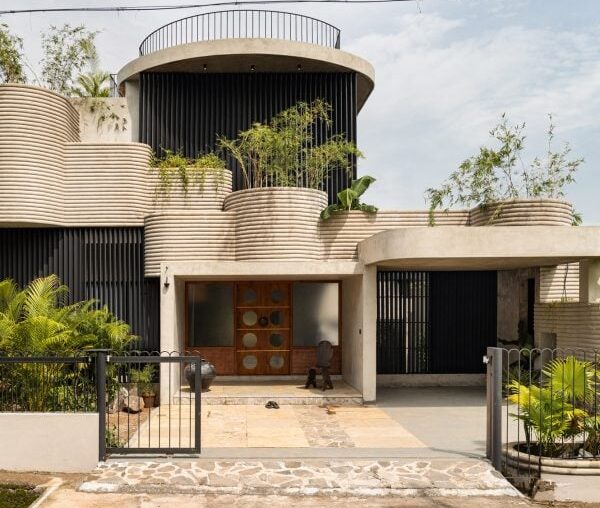 Kerala home blends "old-world charm with modern architecture"