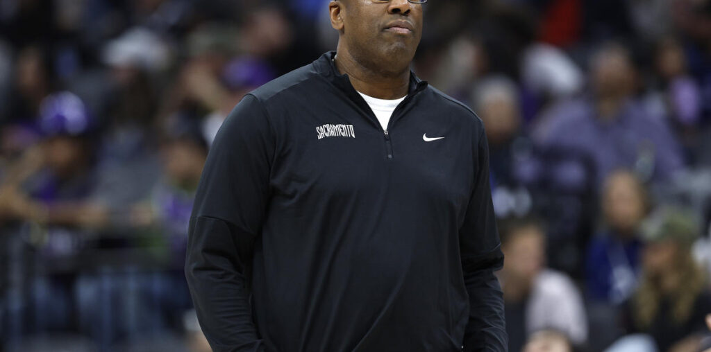 Kings coach Mike Brown fined $35K for 'aggressively pursuing' official in loss to Nets