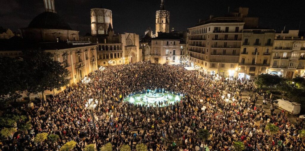 Una manifestación en Valencia exige la dimisión de Mazón