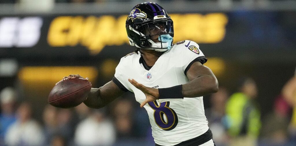 Lamar Jackson throws for 2 touchdowns, rushes for 1 as Ravens take down Chargers