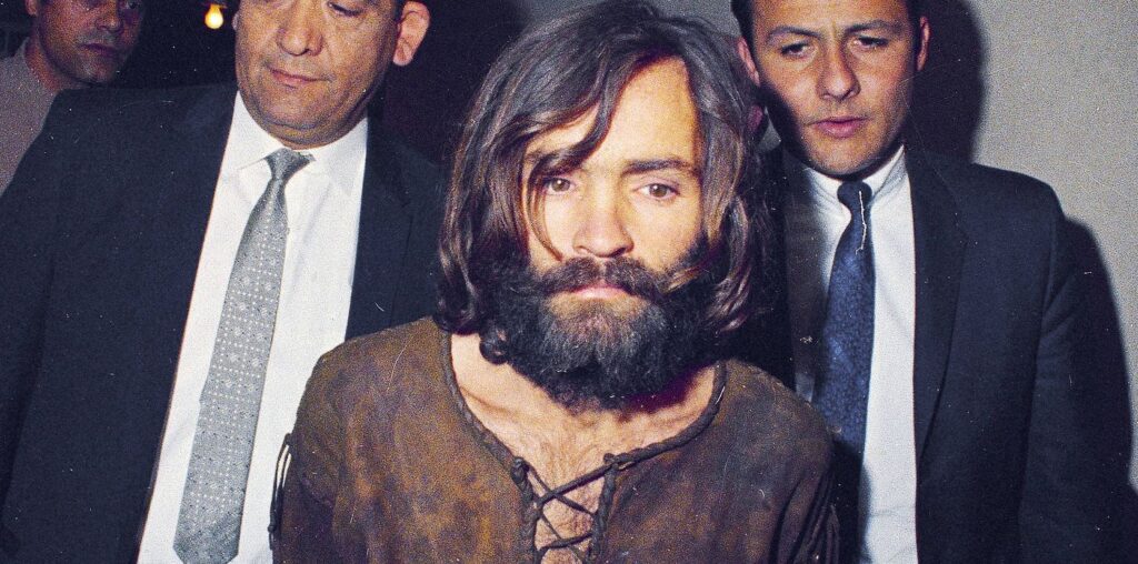 Le tueur en série Charles Manson révèle dans une série avoir commis des meurtres qui ne lui ont jamais été attribués