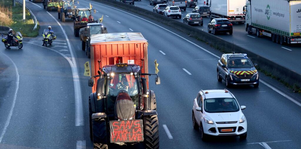 Les agriculteurs ont débloqué le port de commerce de Bordeaux et une centrale d’achats de Leclerc dans les Landes