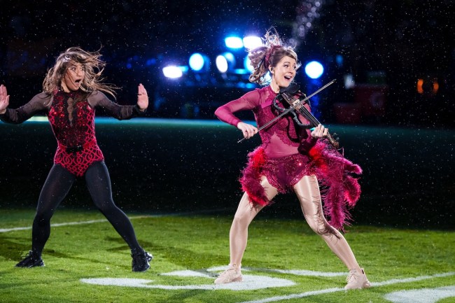 Lindsey Stirling Apologizes to Fans After NBC Barely Shows NFL Thanksgiving Halftime Performance