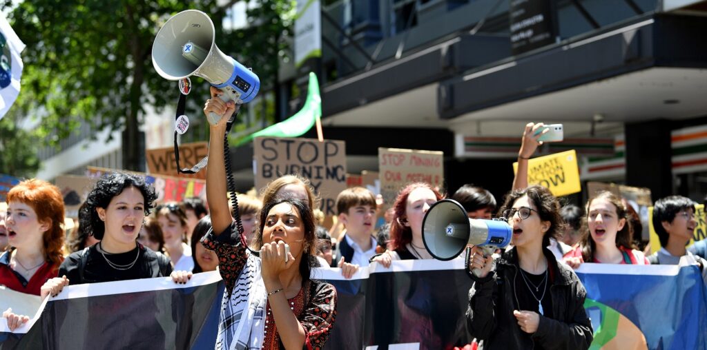 Young protesters at the 2023 climate strike in Sydney (Image: AAP/Bianca De Marchi)