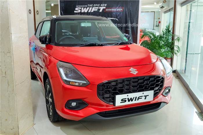 Maruti Swift discounts November 2024, Arena showroom offers