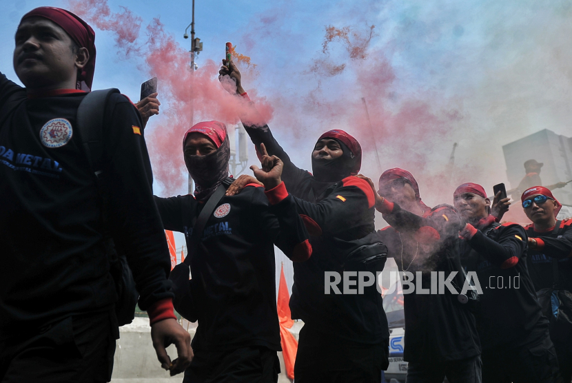 Menaker Segera Terbitkan Aturan Kenaikan Upah Minimum |Republika Online