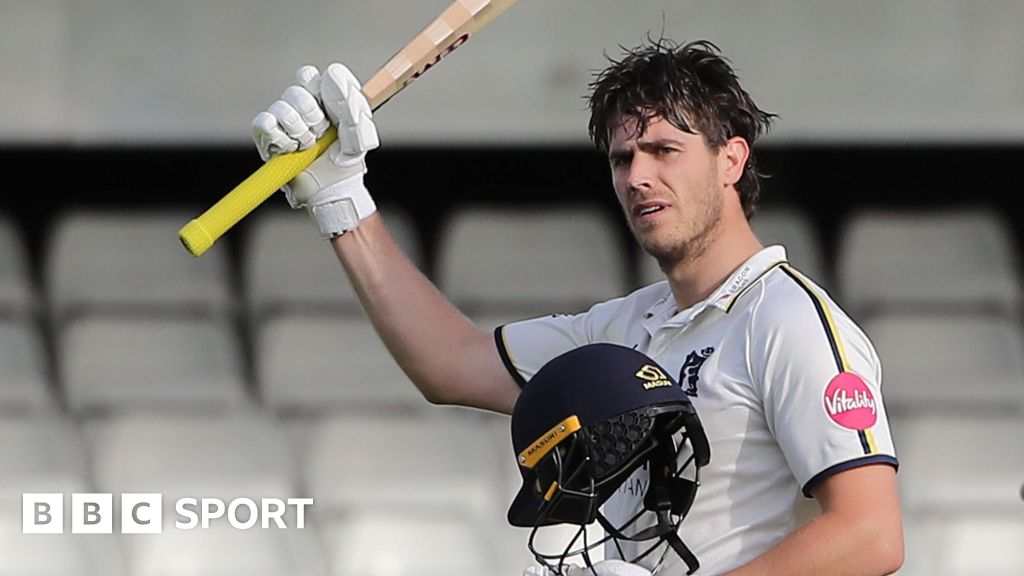 Michael Burgess: Warwickshire wicketkeeper ends playing career