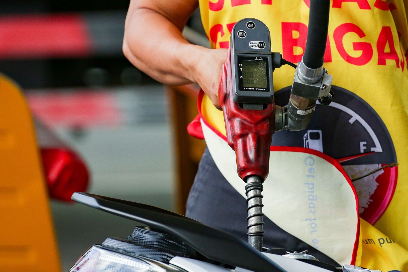 Mixed fuel price movement may greet motorists on 1st week of December | ABS-CBN News