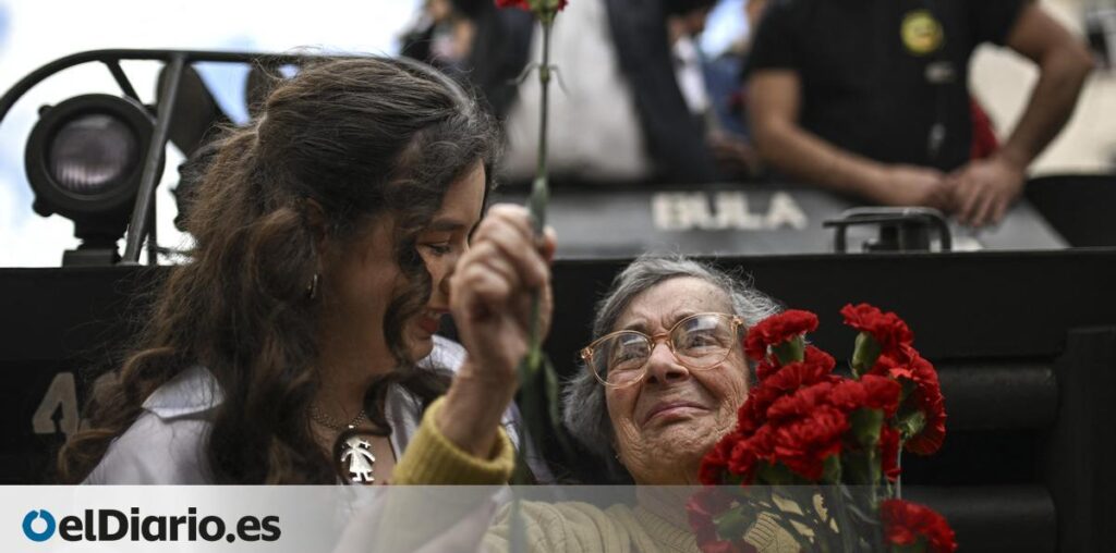 Muere Celeste Caeiro, la mujer que con sus claveles dio nombre a la revolución en Portugal