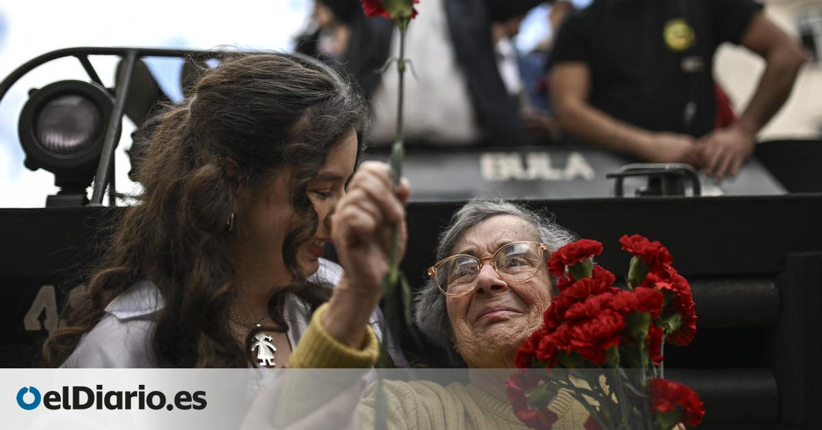 Muere Celeste Caeiro, la mujer que con sus claveles dio nombre a la revolución en Portugal