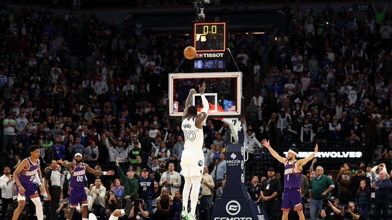 Julius Randle’s buzzer-beater sends Timberwolves past Suns 120-117