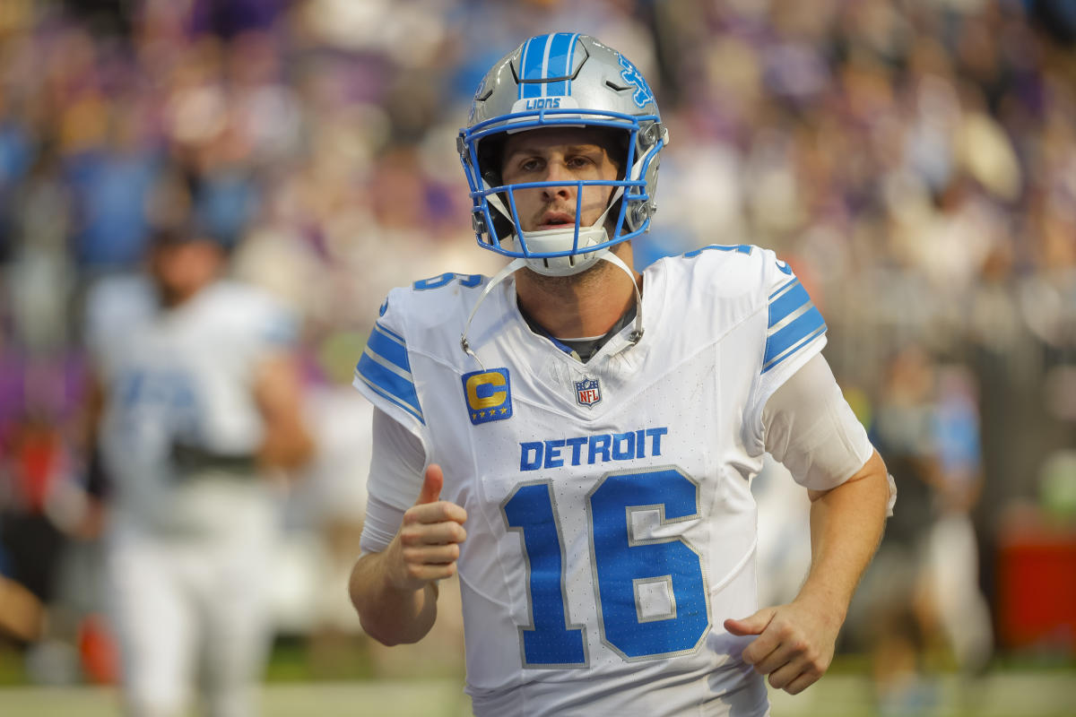 NFL scores, live updates: Lions take on Packers in massive NFC North showdown