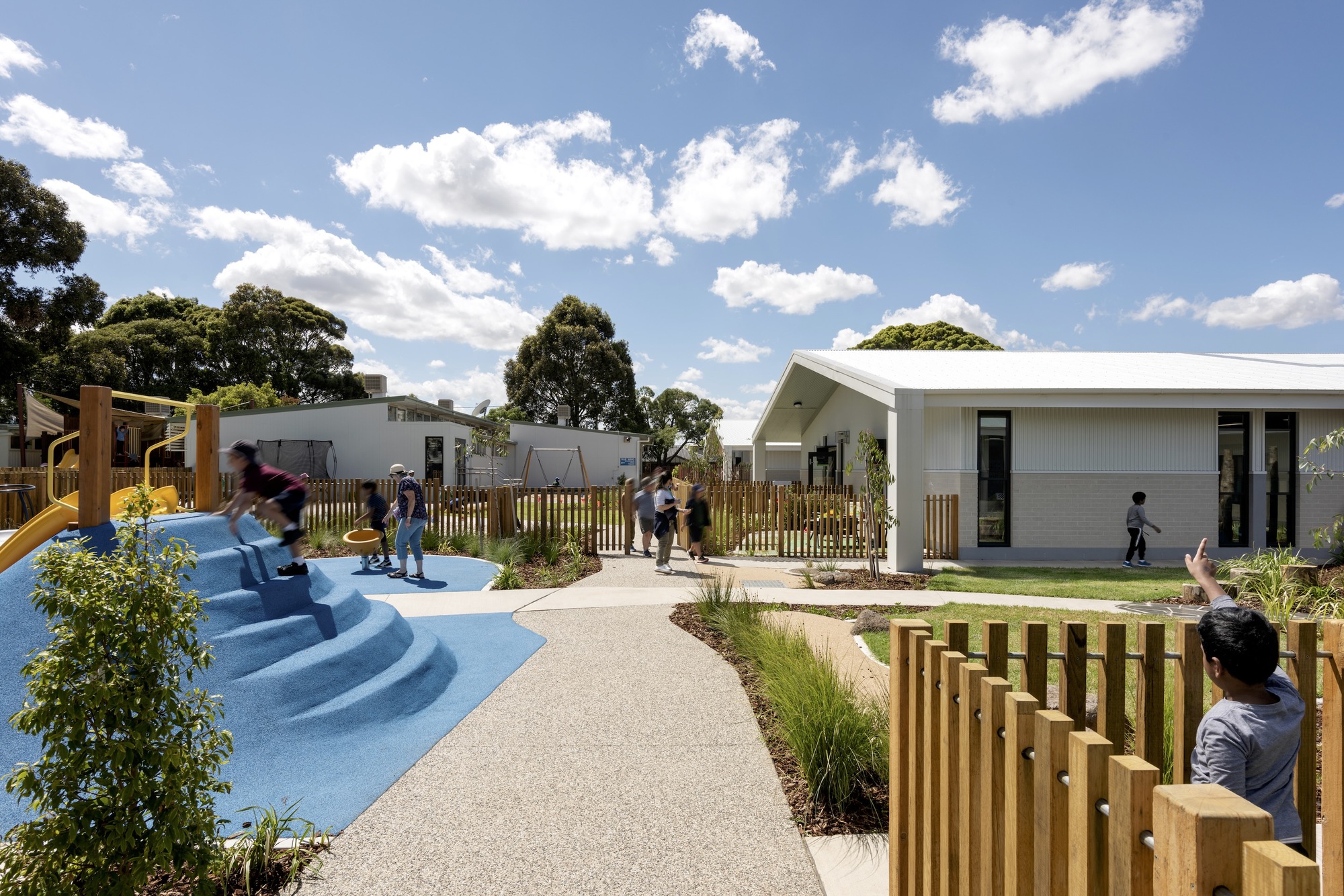 Niddrie Autistic School / Guymer Bailey Architects