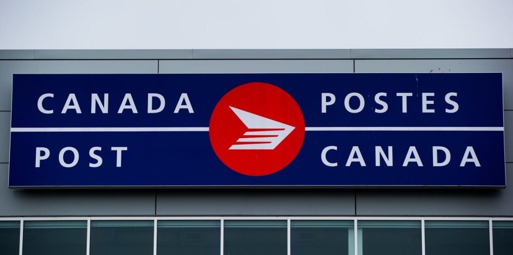 Canada Post says talks are continuing with the union that represents postal workers and neither side has given notice of a work stoppage. (Darryl Dyck/The Canadian Press)