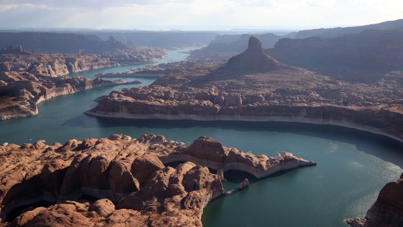 Not only is Lake Powell’s water level plummeting because of drought, its total capacity is shrinking, too | CNN