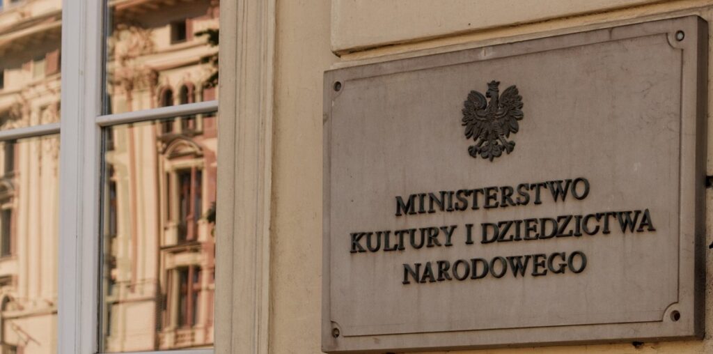 Od 35 tys. do 55 tys. złotych brutto wsparcia dla młodych artystów na 2025 rok. Ruszyła kolejna edycja programu stypendialnego Młoda Polska