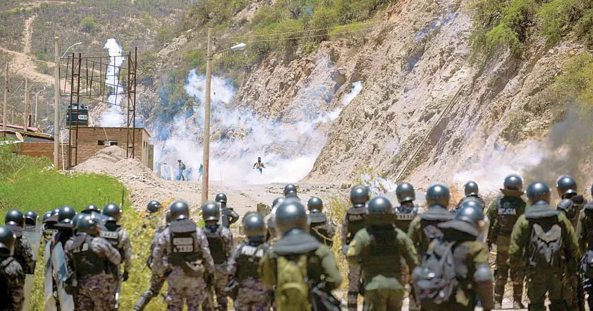 Partidarios de Evo retienen a más de 200 militares; acusan desestabilización del país