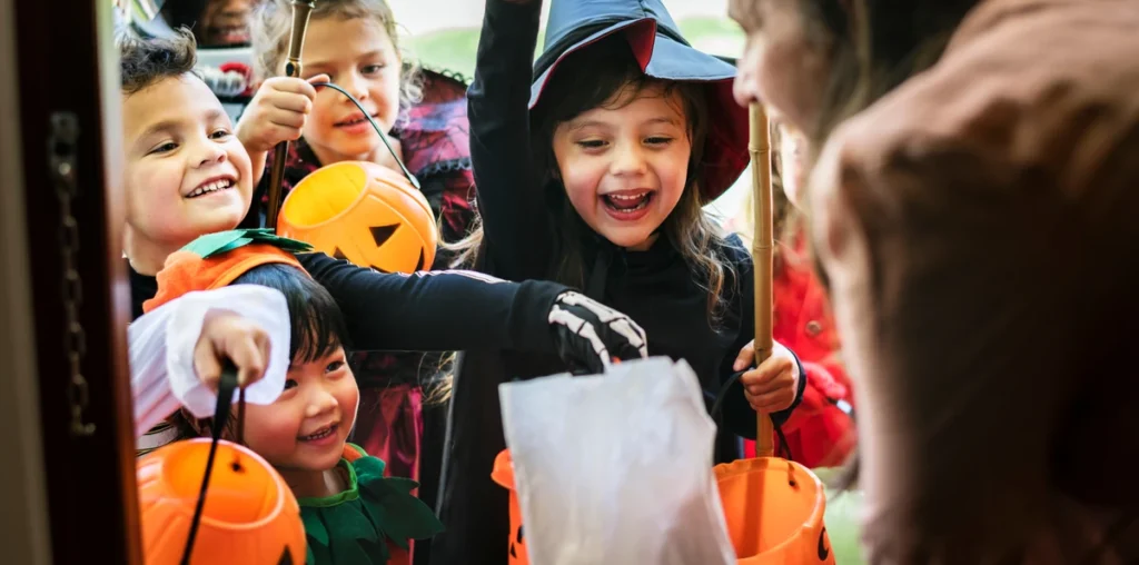 Policja ostrzega: Sprawdź słodycze po Halloween! W Gnieźnie dziecko znalazło igłę