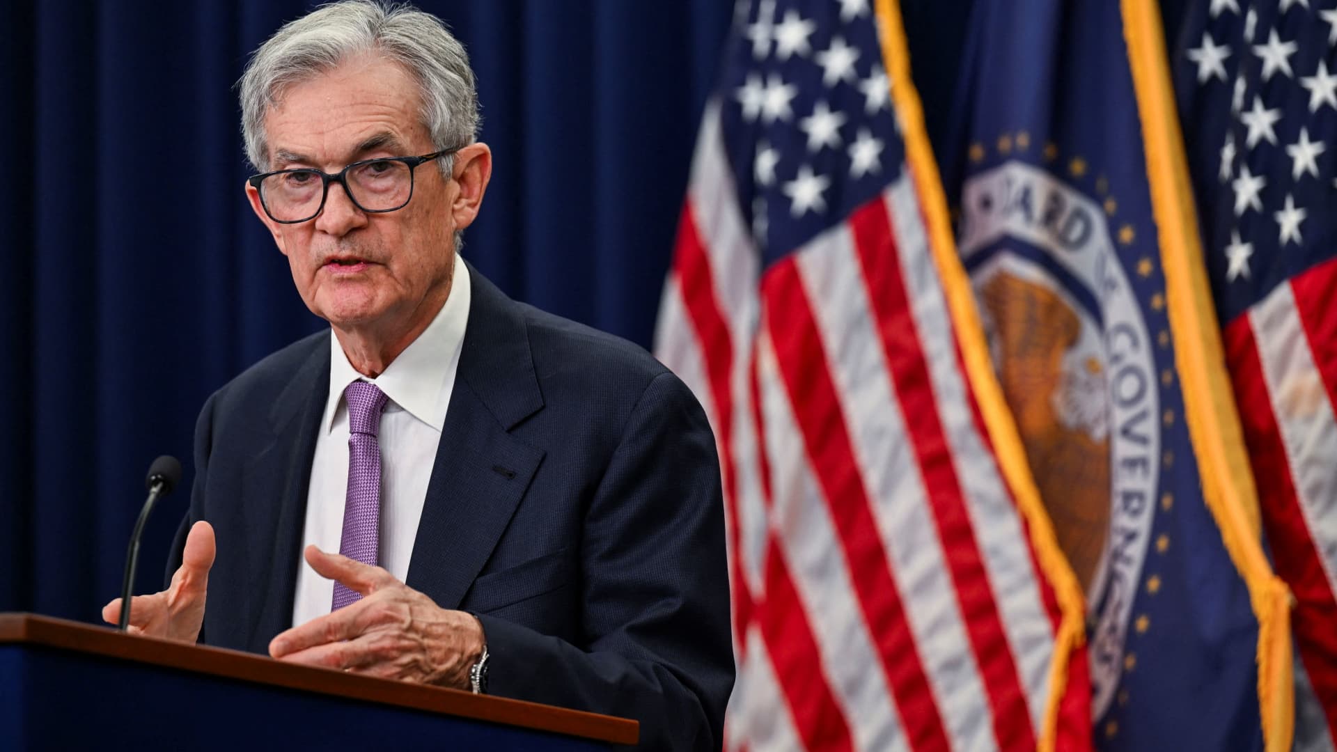 Powell says the Fed doesn’t need to be ‘in a hurry’ to reduce interest rates