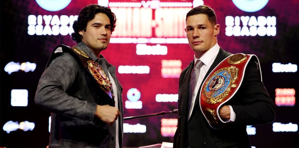 Gilberto Ramírez and Chris Billam-Smith pose with their belts ahead of their November 2024 fight.