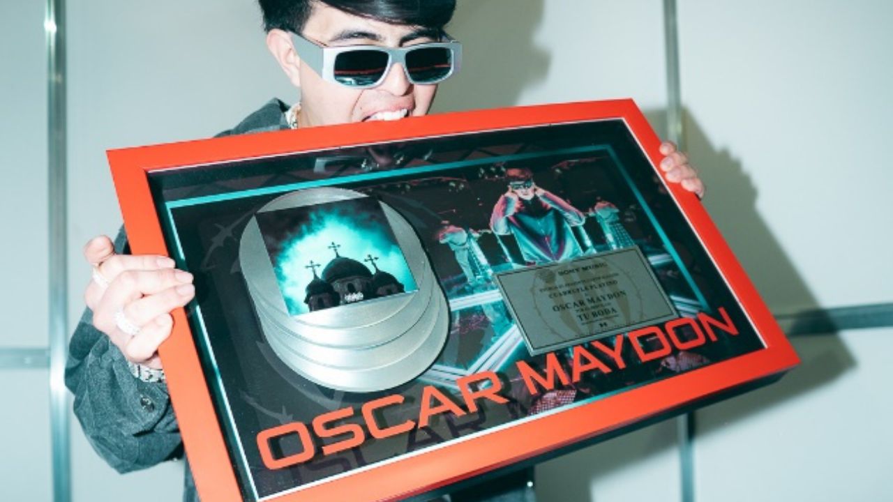 Reconocen con cuádruple Disco de Platino a Óscar Maydon