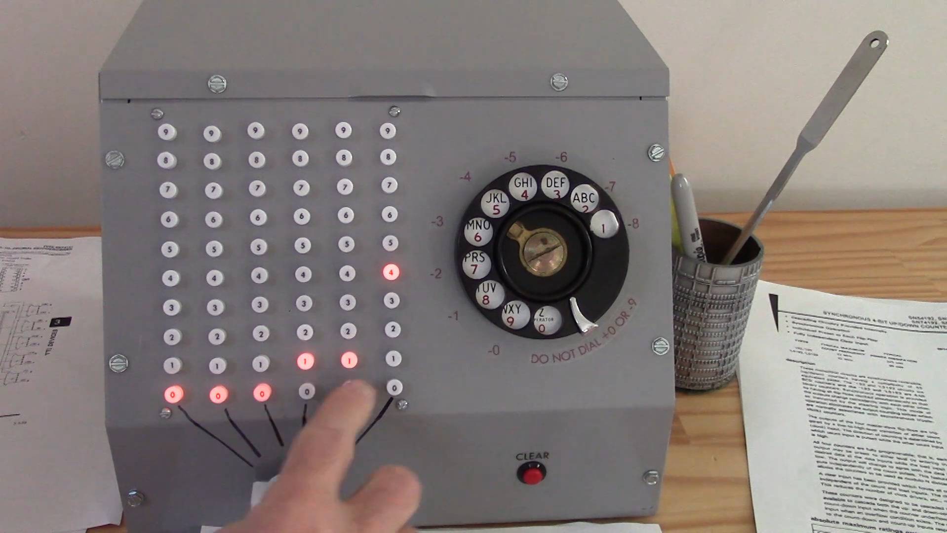 Retro Calculator Build Proves The Space Age Isn’t What It Used To Be