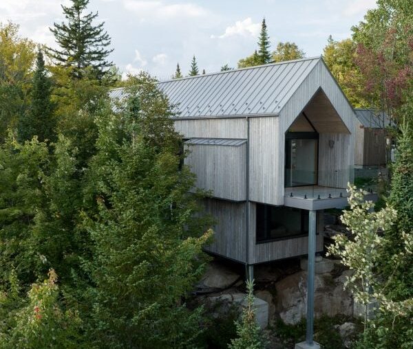 Robitaille Curtis perches slender house above Quebec lake