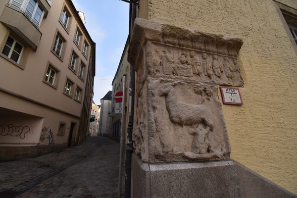 Roman Relief on Rue du Saint-Esprit