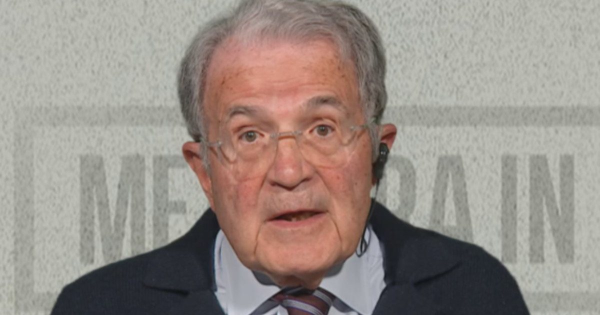 Romano Prodi, le sparate su Trump: “Rischiamo di prenderle, come dobbiamo difenderci”