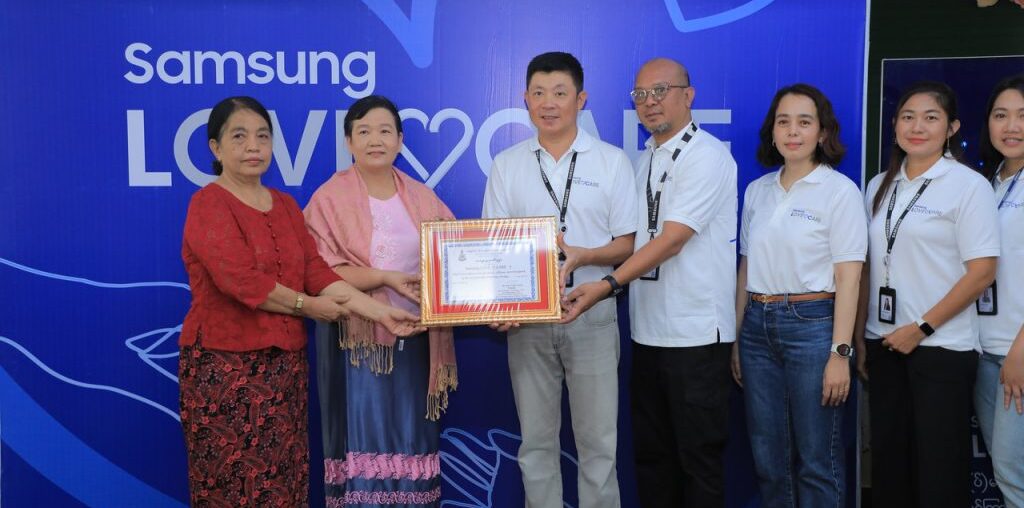 Samsung Myanmar ၏ Love & Care အစီအစဉ်မှ ငွေကျပ်သိန်း ၄၀၀ တန်ဖိုးရှိ သင်ကြားရေး အထောက်အကူပြု ပစ္စည်းများအား Mary Chapman နားမကြားသော ကလေးများကျောင်းသို့ လှုူဒါန်း | Myanmar Tech Press