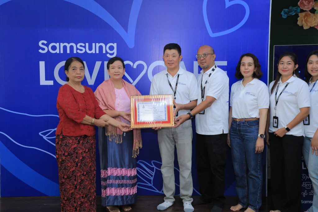 Samsung Myanmar ၏ Love & Care အစီအစဉ်မှ ငွေကျပ်သိန်း ၄၀၀ တန်ဖိုးရှိ သင်ကြားရေး အထောက်အကူပြု ပစ္စည်းများအား Mary Chapman နားမကြားသော ကလေးများကျောင်းသို့ လှုူဒါန်း | Myanmar Tech Press